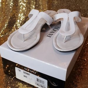 White sandles with black heel size 7 1/2